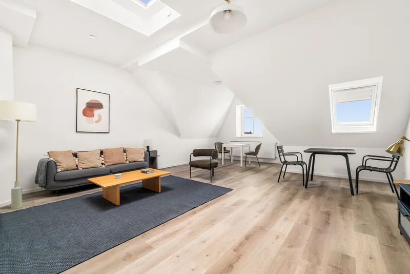 Großzügige und sonnige 2-Zimmer-Wohnung in Neukölln - voll möbliert — photo 1